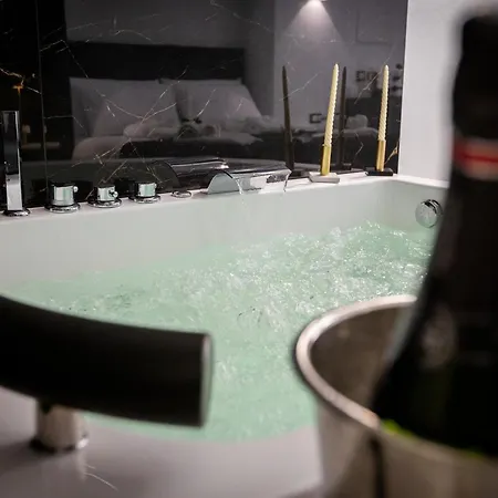 Luxury White Πανσιόν